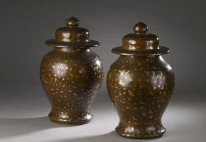 CHINE, XVIIe/XVIIIe siècle
Paire de vases...