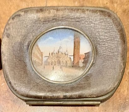 Lot de bibelots et d'objets de vitrine comprenant...