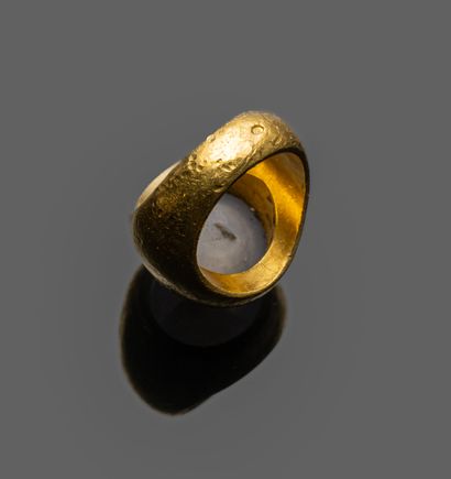 Smooth 18K (750/oo) yellow gold Chevalière...