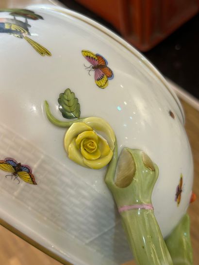 HONGRIE, Herend
Partie de service en porcelaine...