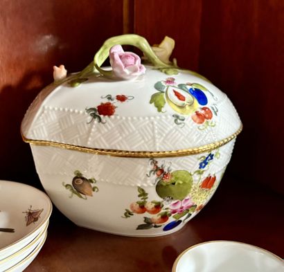HONGRIE, Herend
Ensemble en porcelaine à...