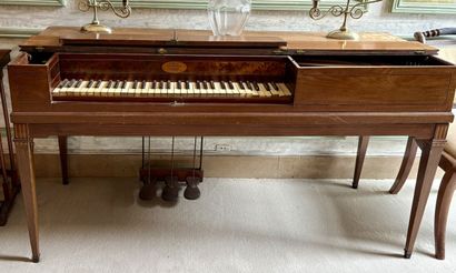 Piano forte en bois de placage marqueté de...