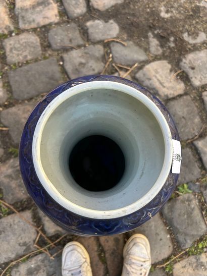 CHINE, XXe siècle
Grand vase bouteille en...