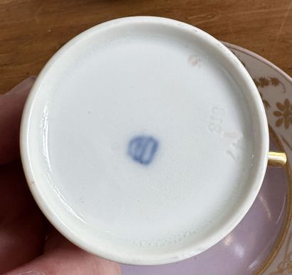 VIENNE
Cinq tasses et leurs sous tasse en...
