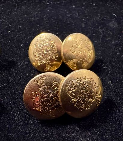 Lot in 18K (750/oo) gold comprising 3 pairs...