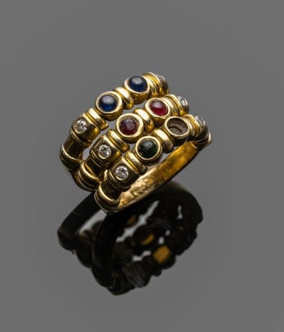 Ring in 18K (750/oo) yellow gold, the central...