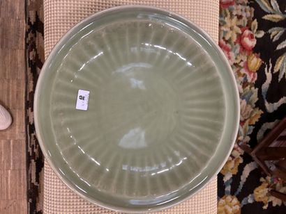 CHINE, dynastie Ming, XVe siècle 
Plat rond...