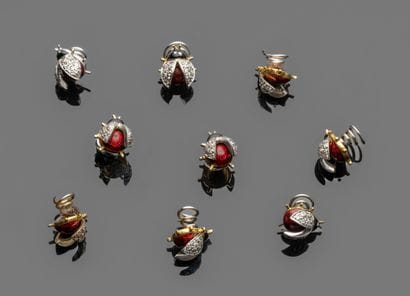 Set in 18K (750/oo) gold, polychrome enamel...