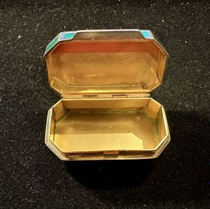 Small octagonal silver box (800‰), green...