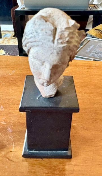 Lot including : 
- A half-veiled female head...