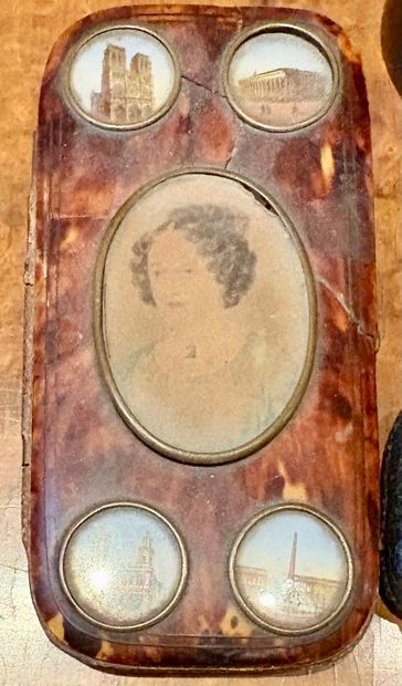 Lot de bibelots et d'objets de vitrine comprenant...