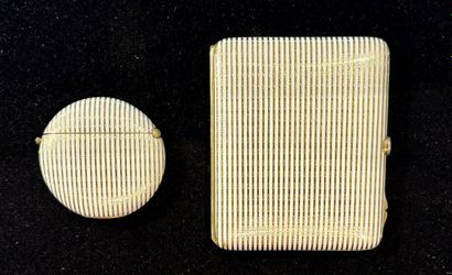 An 18K (750‰) yellow gold cigarette case...
