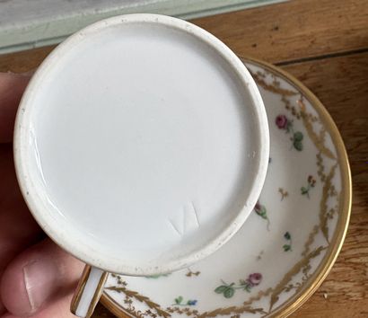 VIENNE
Neuf tasses « litron » et leurs sous-tasses...