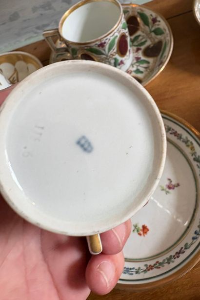 VIENNE
Neuf tasses « litron » et leurs sous-tasses...