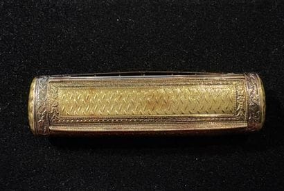 Rectangular-shaped case in 18K (750‰) yellow...