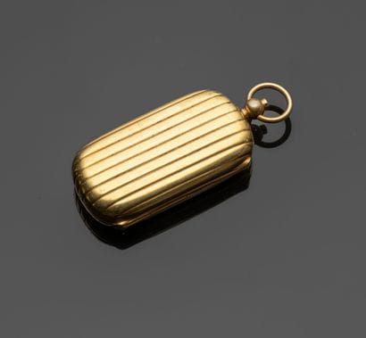 18K (750‰) yellow gold Louis plate with gadrooned...