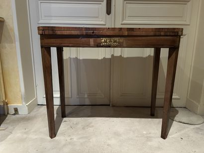 Table à jeux en placage de palissandre à...