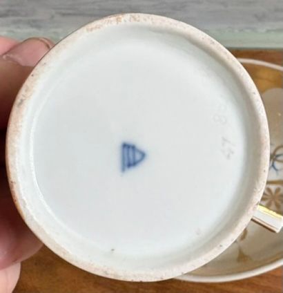 VIENNE
Neuf tasses « litron » et leurs sous-tasses...