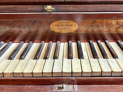 Piano forte en bois de placage marqueté de...