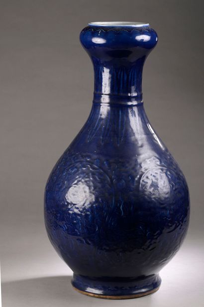 CHINE, XXe siècle
Grand vase bouteille en...