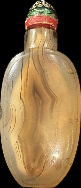 CHINE, XIXe siècle
Tabatière ovale en agate,...