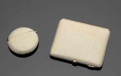 An 18K (750‰) yellow gold cigarette case...