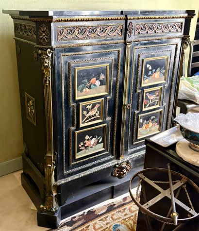Armoire à hauteur d'appui en placage d'ébène...