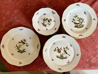 HONGRIE, Herend
Partie de service en porcelaine...