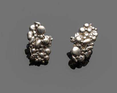 Pair of 18K (750/oo) white gold ear clips...