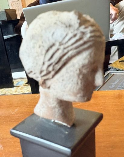 Lot including : 
- A half-veiled female head...