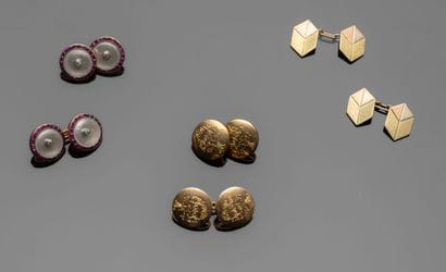 Lot in 18K (750/oo) gold comprising 3 pairs...