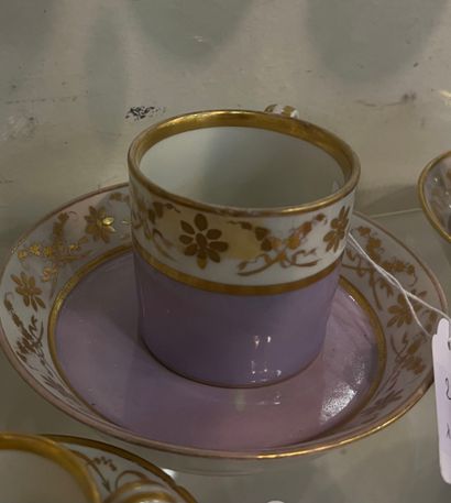 VIENNE
Cinq tasses et leurs sous tasse en...