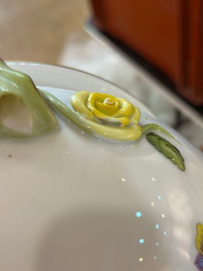 HONGRIE, Herend
Partie de service en porcelaine...