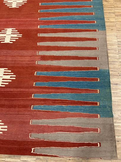Tapis Kilim tissé en laine à motifs géométriques...