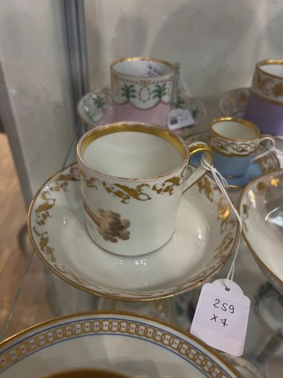 VIENNE
Sept tasses « litron » et leur sous...