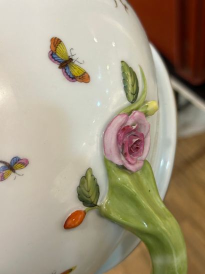 HONGRIE, Herend
Partie de service en porcelaine...