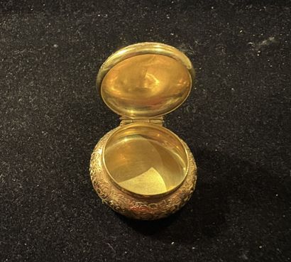 Pill box, circular in 18K (750‰) yellow gold,...