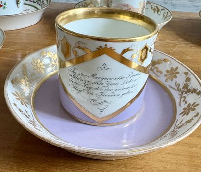 VIENNE
Cinq tasses et leurs sous tasse en...