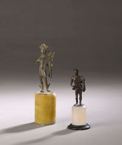 Lot including : 
- A female statuette wearing...