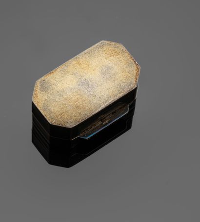 Small octagonal silver box (800‰), green...