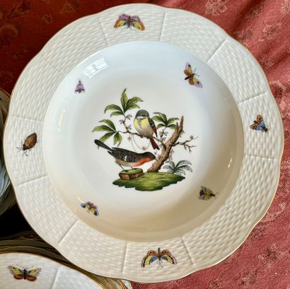HONGRIE, Herend
Partie de service en porcelaine...