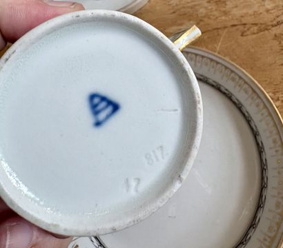 VIENNE
Neuf tasses « litron » et leurs sous-tasses...
