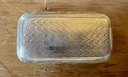 Snuff box in 18K (750‰) yellow gold with...