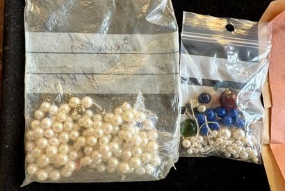 Jade pearl necklace.
A lot comprising a cultured...