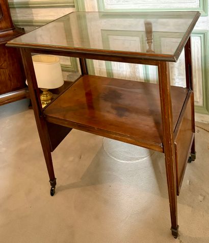 Table à thé en acajou à décor de filets en...