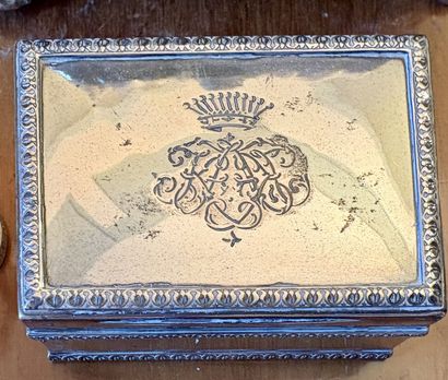 Ensemble en argent (800‰) à décor de frises...