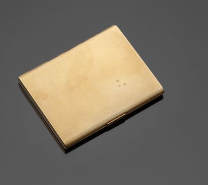 Cigarette case in 14K guilloché yellow gold...