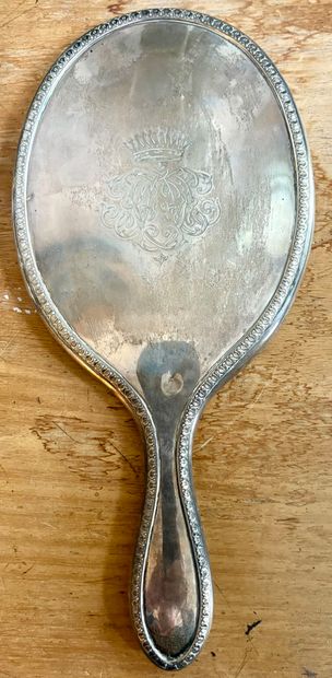 Ensemble en argent (800‰) à décor de frises...