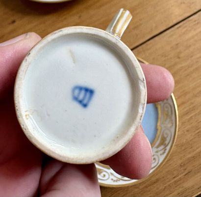 VIENNE
Cinq tasses et leurs sous tasse en...