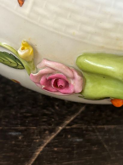 HONGRIE, Herend
Partie de service en porcelaine...